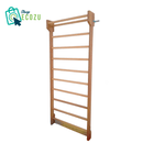 Escalera Sueca. Fabricada en madera Capirona, con laqueado natural, de fácil instalación en la pared.